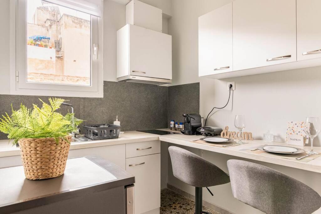 Stylish And Central Apt Near Acropolis - Avdi Square Athene Buitenkant foto