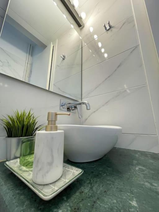 Stylish And Central Apt Near Acropolis - Avdi Square Athene Buitenkant foto